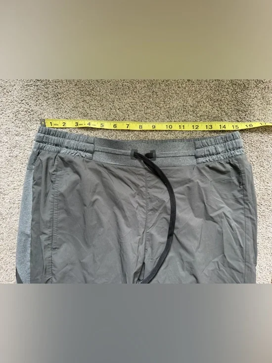 On Running Men’s Running Pants in Eclipse/Lead Size Medium Vented Track Pant - Picture 14 of 16